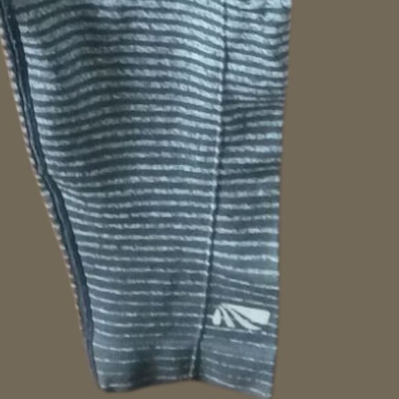 Marika High-Waisted Ombre Seamless Leggings Gray/Black Size Medium - Picture 9 of 15